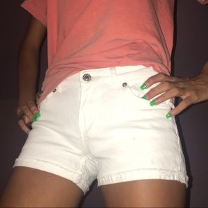 White Levi Shorty Short Size 14